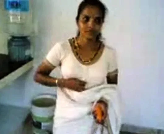 tamil show boobs in kitchen