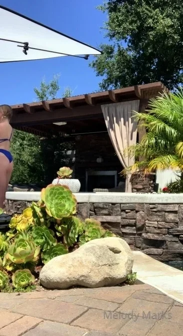 melbabiexx taking pretty girl photos bts for a pornhub vr