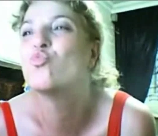 Kayserili evli hatun msn'de koca memelerini oksuyor...