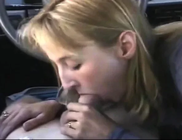Blowjob in the car and cumshot in the mouth