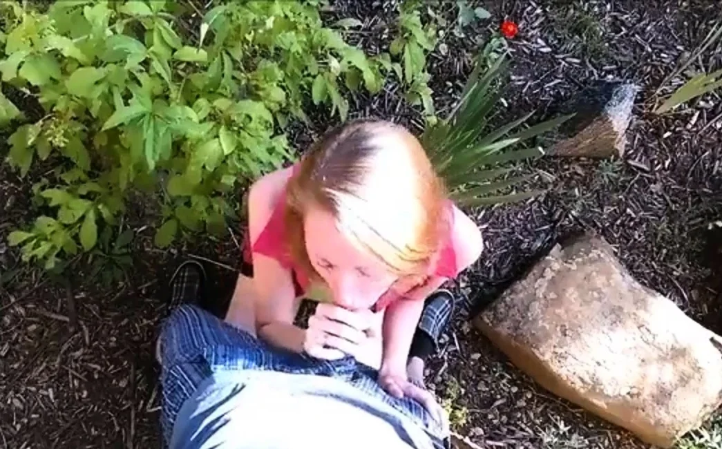 Naughty Amateur US Teen Worships A POV Cock In The Outdoor