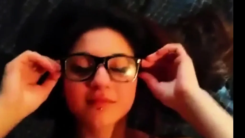 Cum on girl's glasses (napoletana)