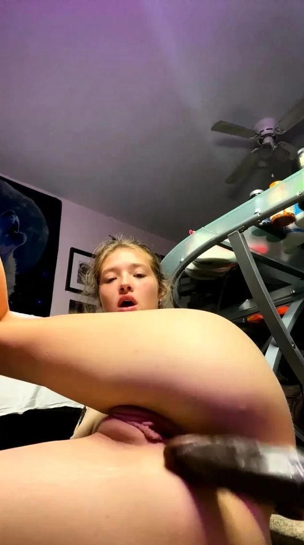 Close up MILF masturbation