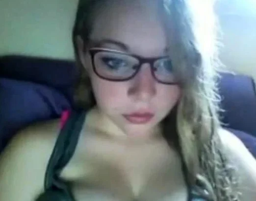 teen plays on cam