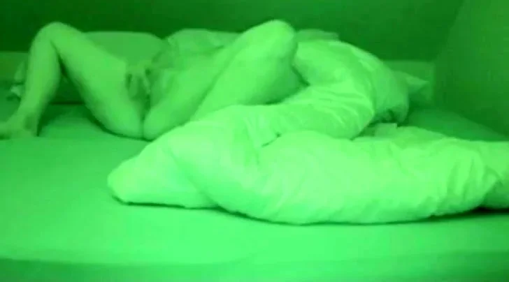 In der Nacht hat es mich unten gejuckt - Female Masturbation