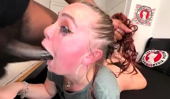 Uptown Bunny - Face Fuck For Snow Bunny