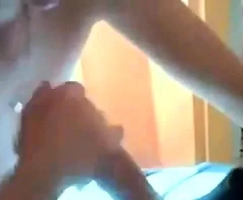 je lui vide ses couilles sur mes seins