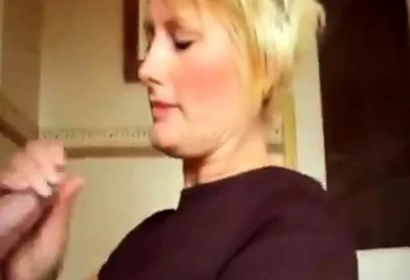 Aunty wanks me off