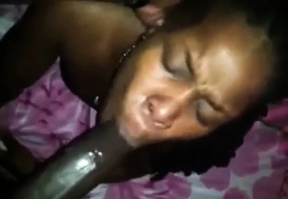 black mature encaisse et crie