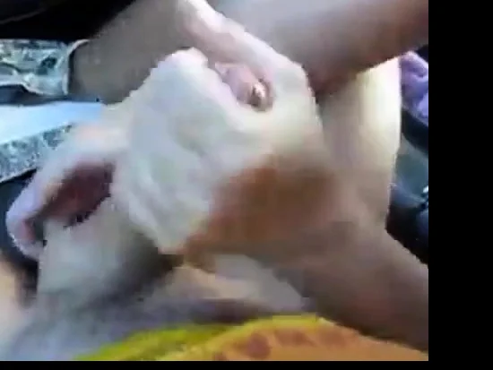 Handjobb with ending while driving
