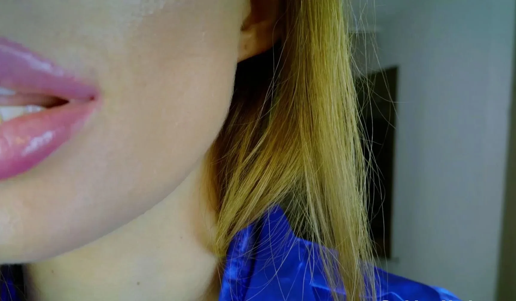 Close up MILF masturbation