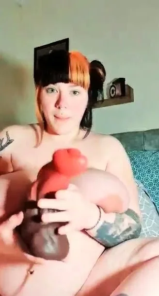 Big boobs milf masturbates with her dildo