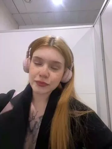Honey___hot in mall changing cabin
