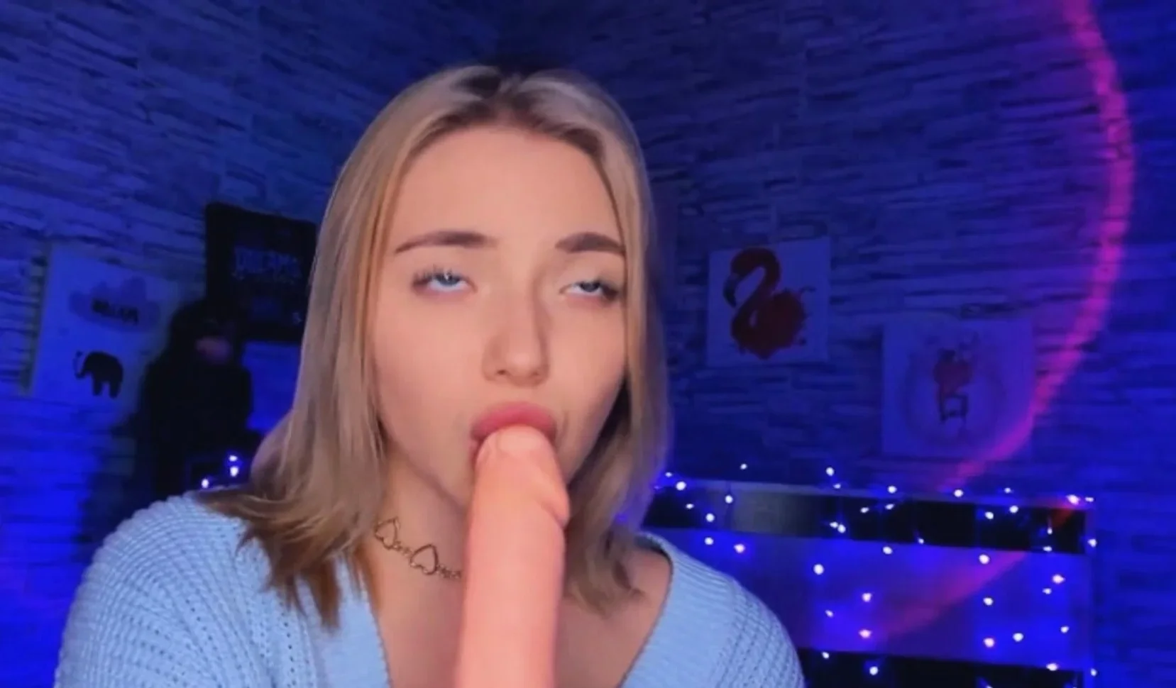 Babe Masturbate Pussy and Squirt