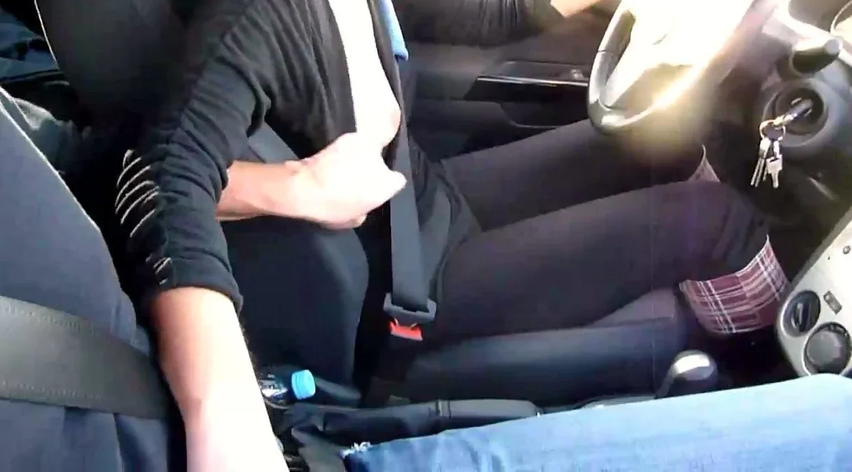 Brunette handjob amateur pulls for cum with lucky guy