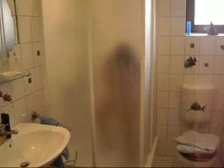 meine Frau rasiert sich die Muschi