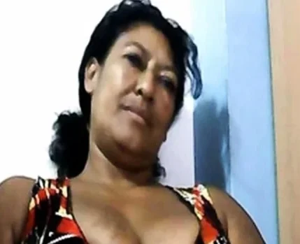 Mature Mom Show tits and lick her nip slip