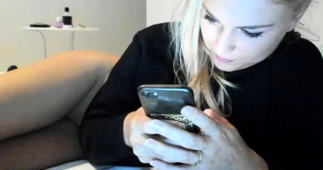Blonde natural big titted babe solo play