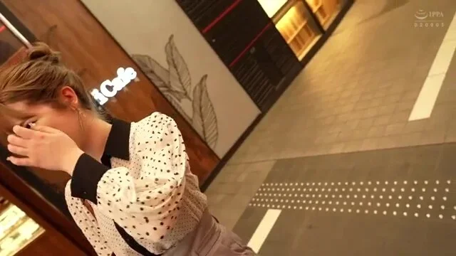ハーフ系美女が熱いキスの後にバイブ挿入されて甲高い喘ぎ声を上げて感じるラブラブエッチ
