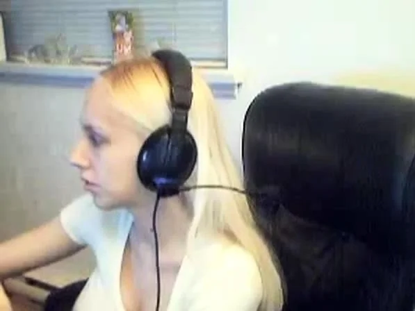 Apregnant with big boobs, brown areolas at webcam (MrNo)