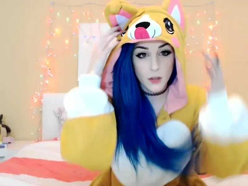 Hot amateur webcam teen masturbates for their fans