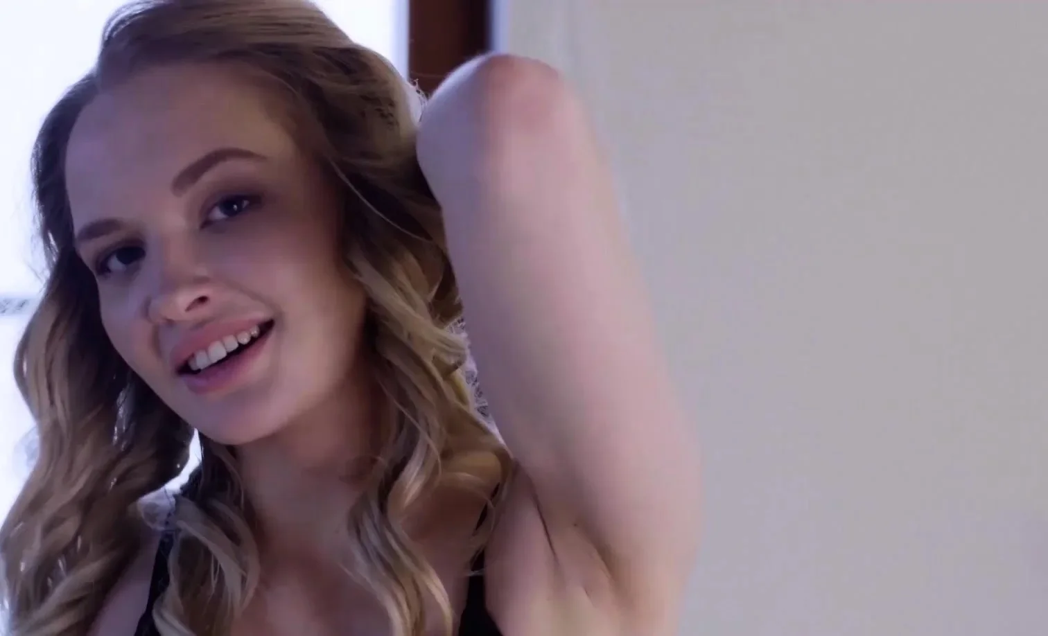 Hot european babe reveals her big boobs