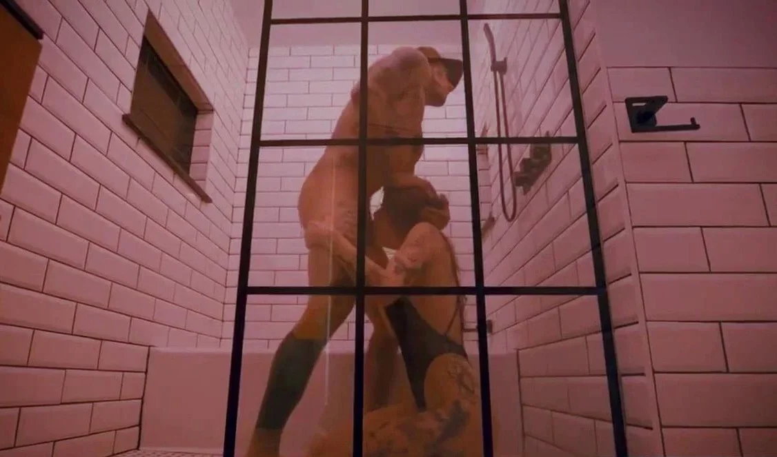 Amateur girl blowjob in shower on sex dating