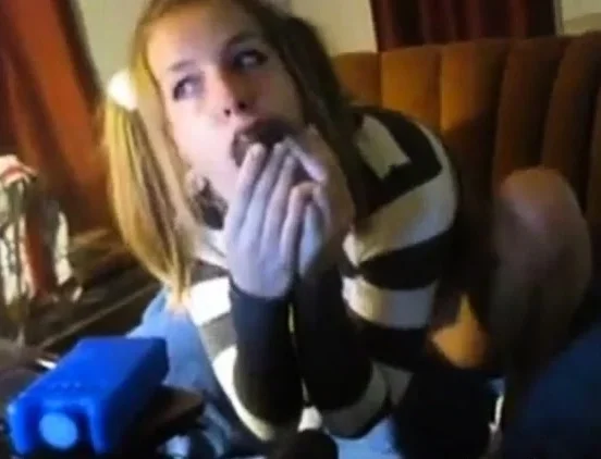 Awesome Amateur Teen masturbate