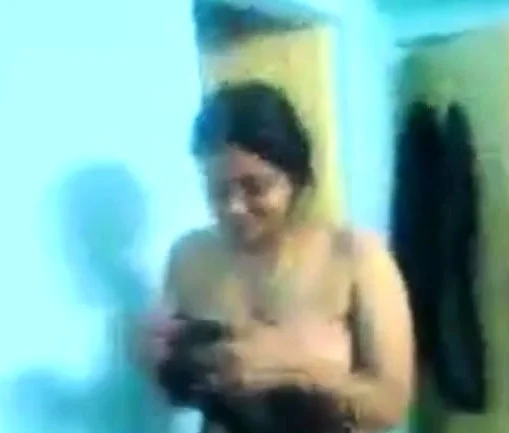 Desi girl wearing bra