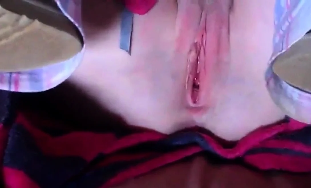 annie flashing her cunt