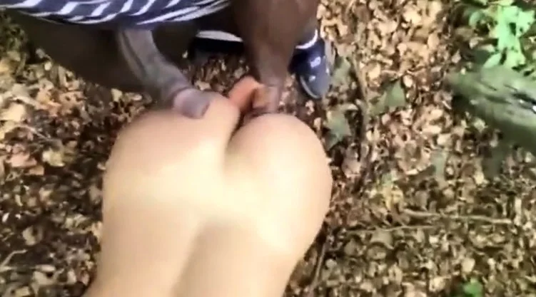 Beurette fait sa pute dans la foret derriere le quartier