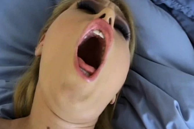 Sensational Brynn Brooks surrenders her pussy to a hard shaft in POV