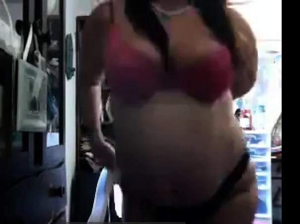 Fat girl shows off the cam