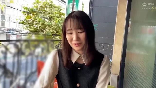 美脚スレンダー美女がバイブから伝わる快感で腰をくねらせて色っぽく感じまくり