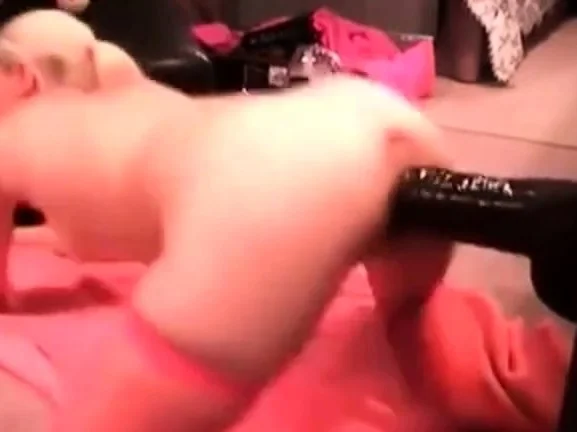 Giant dildo (pussy and ass !!!)