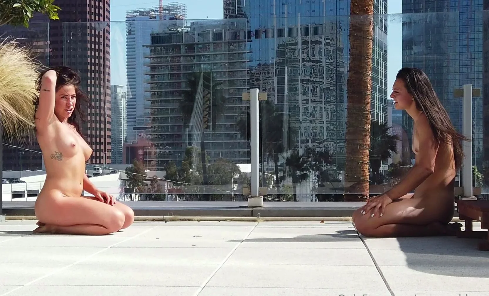 Amateur hottie fucked outdoor in public