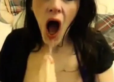 Cam girl dildo's her mouth so messy
