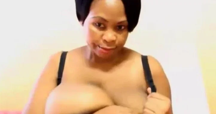Ebony webcam girl with huge tits