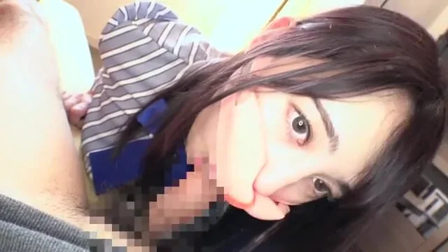 清楚な美女が手マンで喘ぎ、成り行きで自らパンティ脱いでキスもフェラもするハメ撮りエッチ