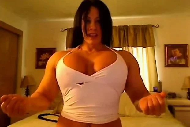 Muscled beauty flaunts her toned body