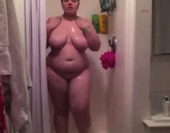 Sexy BBW Stripping in the shower - CassianoBR