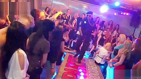 Cfnm amateurs suck cock