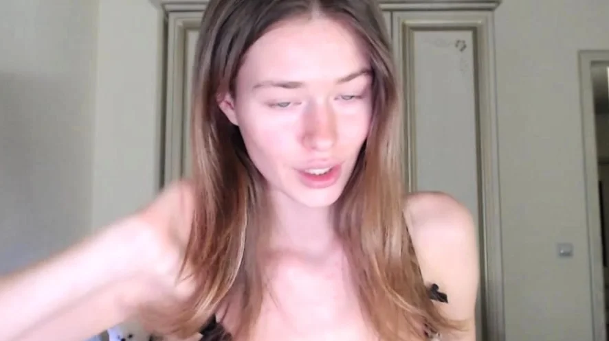 Brunette Solo Webcam Masturbation