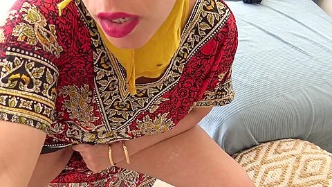 امراءة سكسية بطيز عربية كبيرة تخون زوجها و تهينو قدام الكامرا