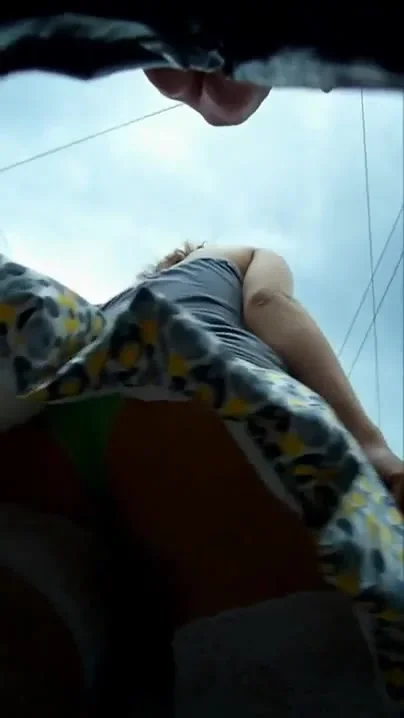 UNDER THE SKIRT UPSKIRTS 37