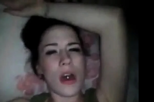 Girlfriend gets creamy pussy fucked and receives cumshot