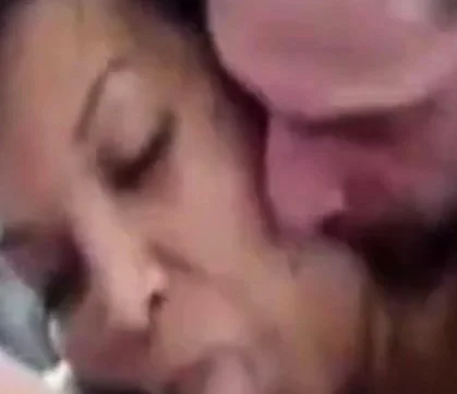 Cette salope ronde et maman est excitante