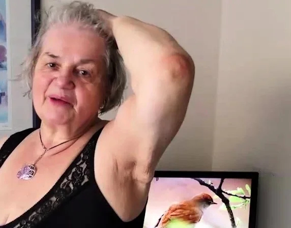 OMAGEILWithered grandmothers with tits