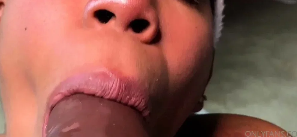 Amateur close up blowjob and facial