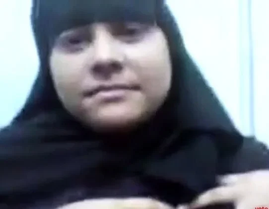 Pakistani Girl Boobs and Pussy Exploring